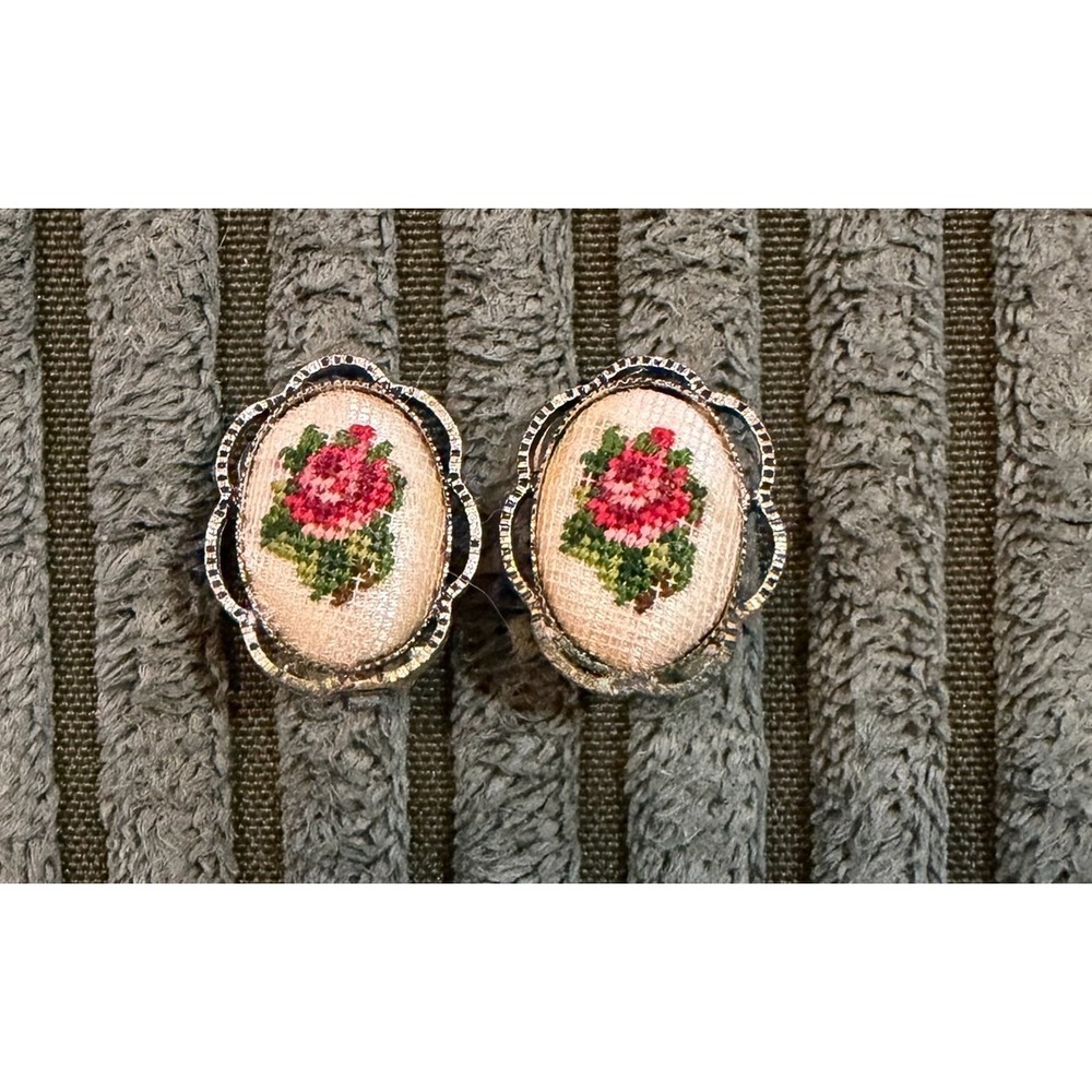 Vintage Oval Red Rose Floral‎ Needlepoint Silver Tone Clip-On Earrings